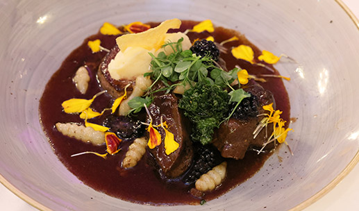 ZWEIERLEI VOM HIRSCH